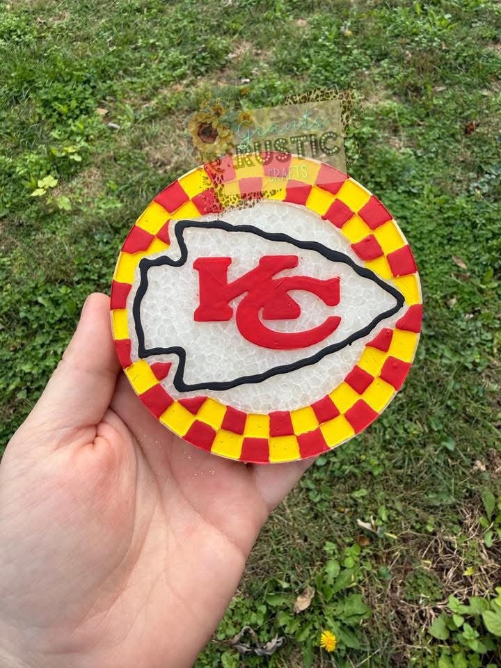 Checkered Arrowhead 4 in Round Mold Insert - Red River Mold Co