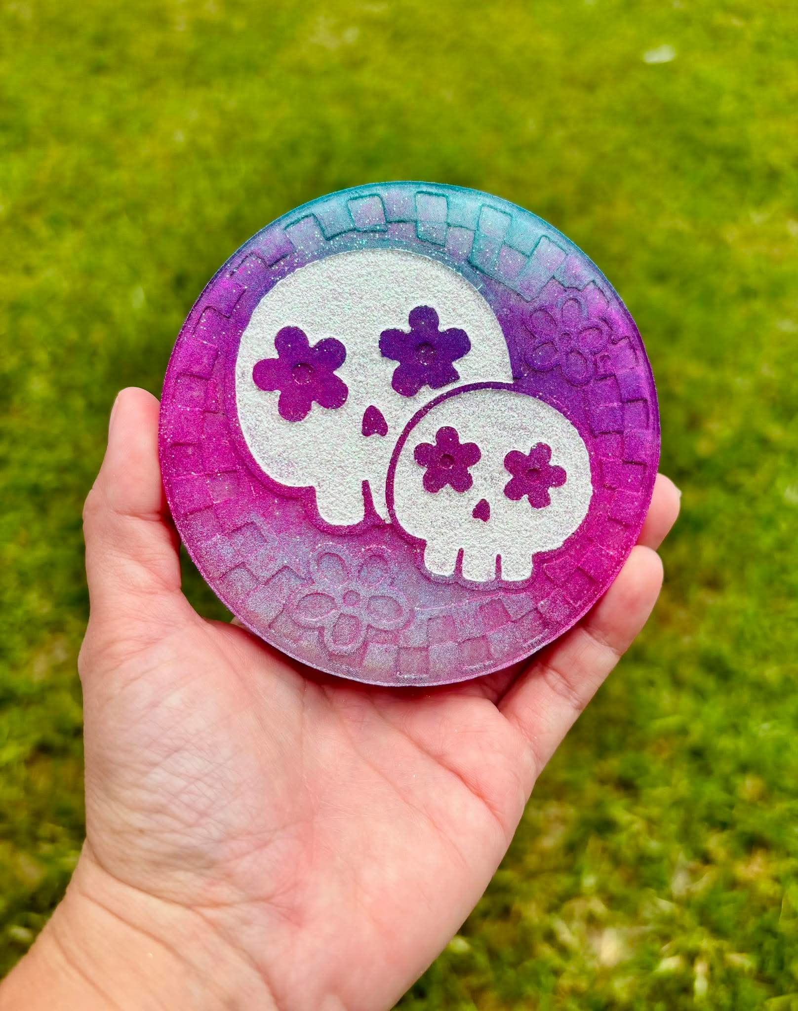 Checkered Skulls with flowers Round 4 in Round Mold Insert – Red River ...